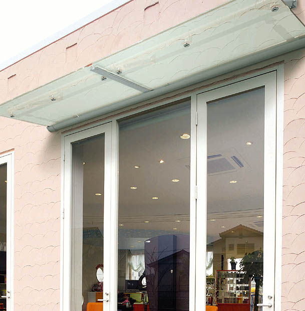 施工例3_ｵｼｬﾚな店舗のﾙｰﾌとして_ｼｬｲﾝｸﾞﾚｰ