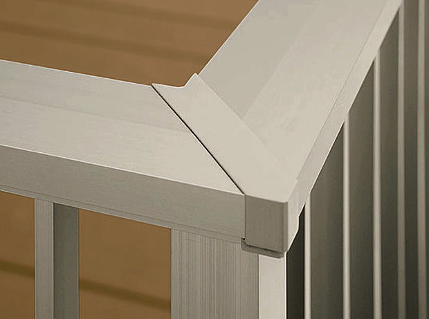 ﾓﾀﾞﾝﾃﾞｯｷﾌｪﾝｽ_笠木90°ｺｰﾅｰ部ｶﾊﾞｰ_ｼｬｲﾝｸﾞﾚｰ