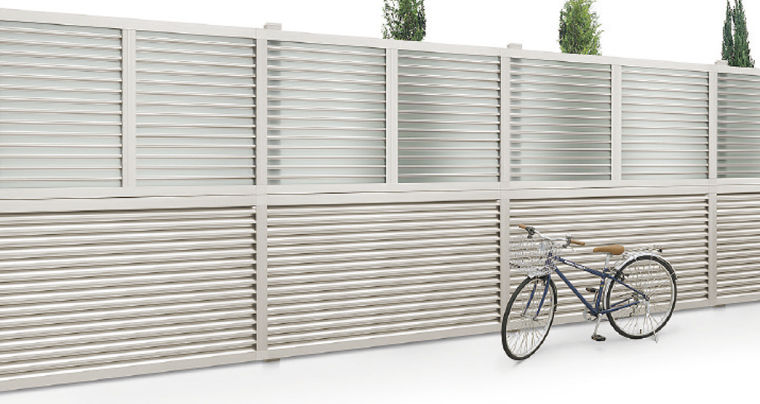 ｵﾌﾞﾘｰｸﾌｪﾝｽ_2段施工_上段：RA型〈採光ﾙｰﾊﾞｰﾀｲﾌﾟ〉+下段：RC型〈横目隠しﾀｲﾌﾟ〉