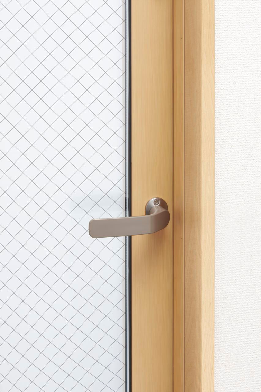 開き窓ﾃﾗｽ_ﾚﾊﾞｰﾊﾝﾄﾞﾙ_標準ﾊﾝﾄﾞﾙ_室内側
