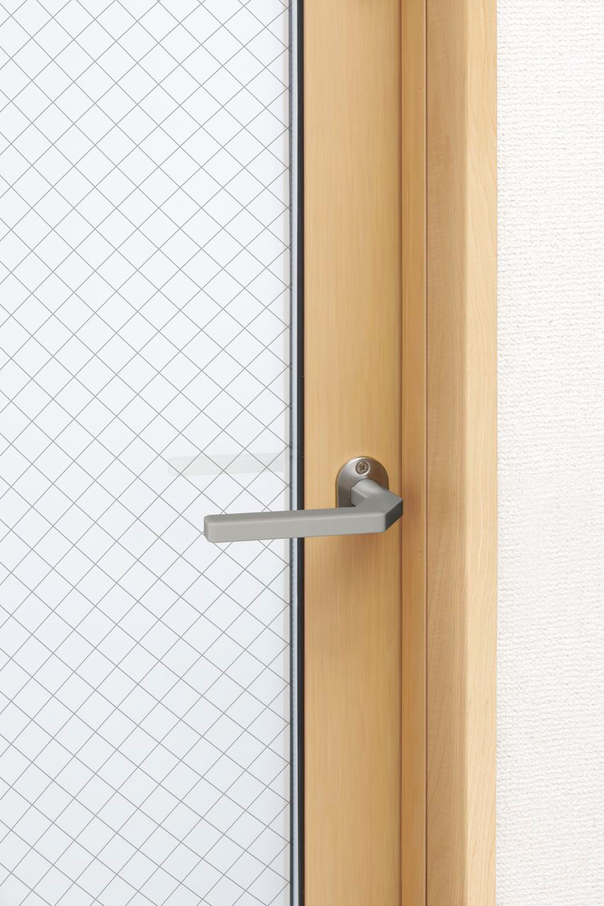 開き窓ﾃﾗｽ_ﾚﾊﾞｰﾊﾝﾄﾞﾙ_ｽﾘﾑﾊﾝﾄﾞﾙ_室内側
