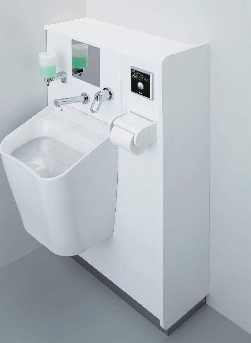 多機能トイレユニット(コンパクトタイプ)_オストメイト対応流し付_オストメイトの方の使いやすさとお手入れのしやすさに配慮したオストメイト配慮器具