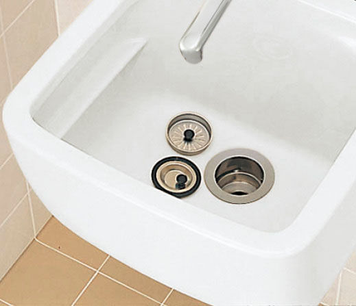 鉢の水ため用の排水フタと、排水の詰まりを防ぐ目皿を装備