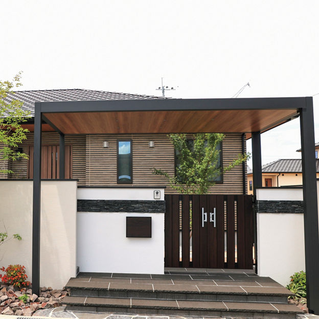 品格と開放感が両立するエントランス