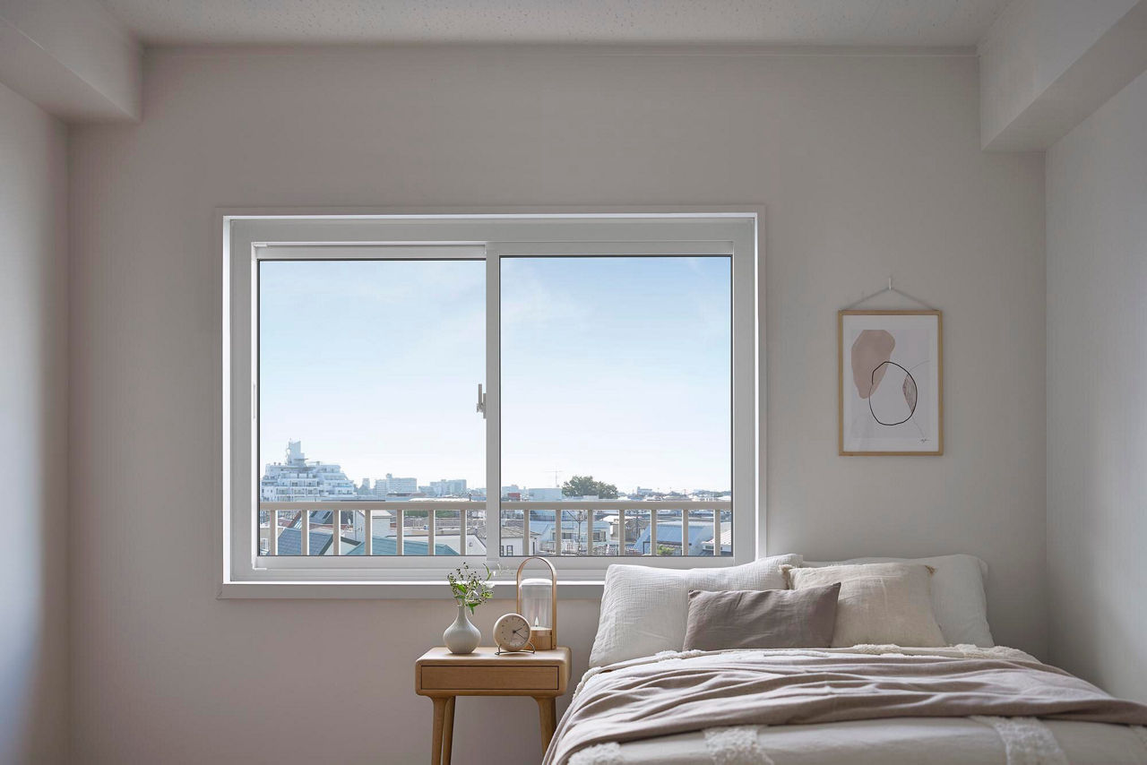 施工事例_BED_ROOM_AFTER_引違い窓_窓_内観ﾌﾟﾚｼｬｽﾎﾜｲﾄP