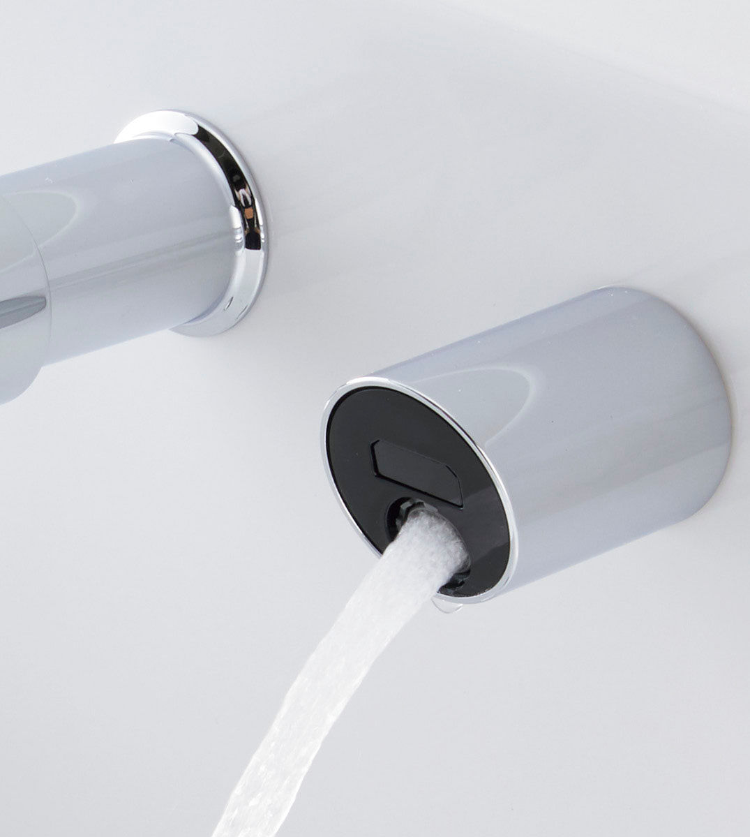 汚れにくく、清掃しやすい壁付け水栓