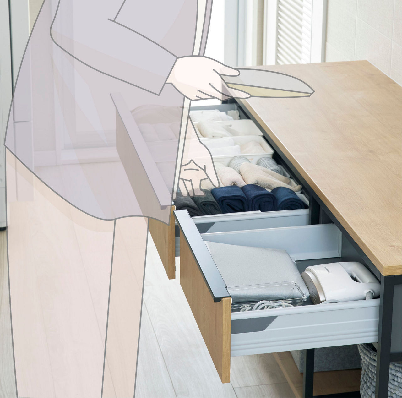 広いカウンターで作業がしやすく収納もすっきりわかりやすい