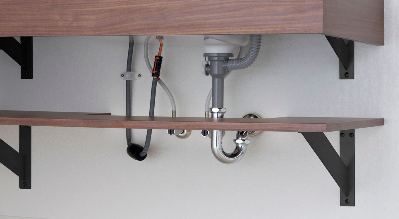 カスタム_バニティ_カウンター、下棚を支えるブラケット