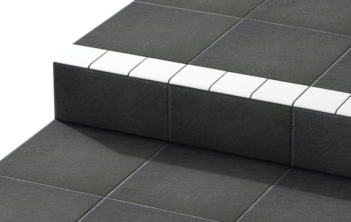 サーモタイルステップ_視認性の高い階段部の例