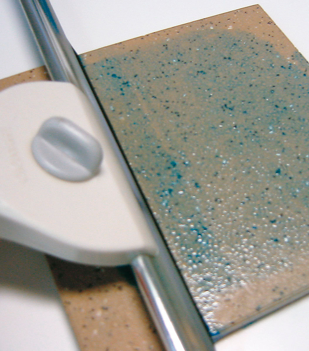 お掃除にも配慮_厨房用床タイル