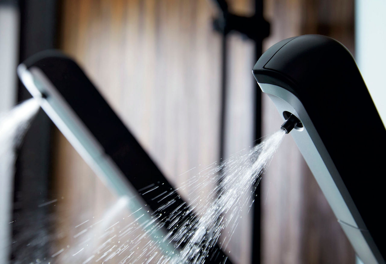 Lifestyle_Bathroom_やわらかなお湯に包まれる、新感覚のシャワー。「Hタイプ」_ボディハグシャワー