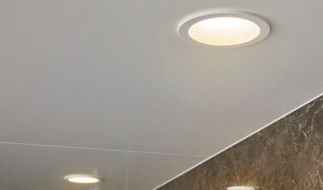 Lifestyle_Bathroom_ダウンライト(LED)_メリハリのあるシャープな光で、陰影のある空間を演出