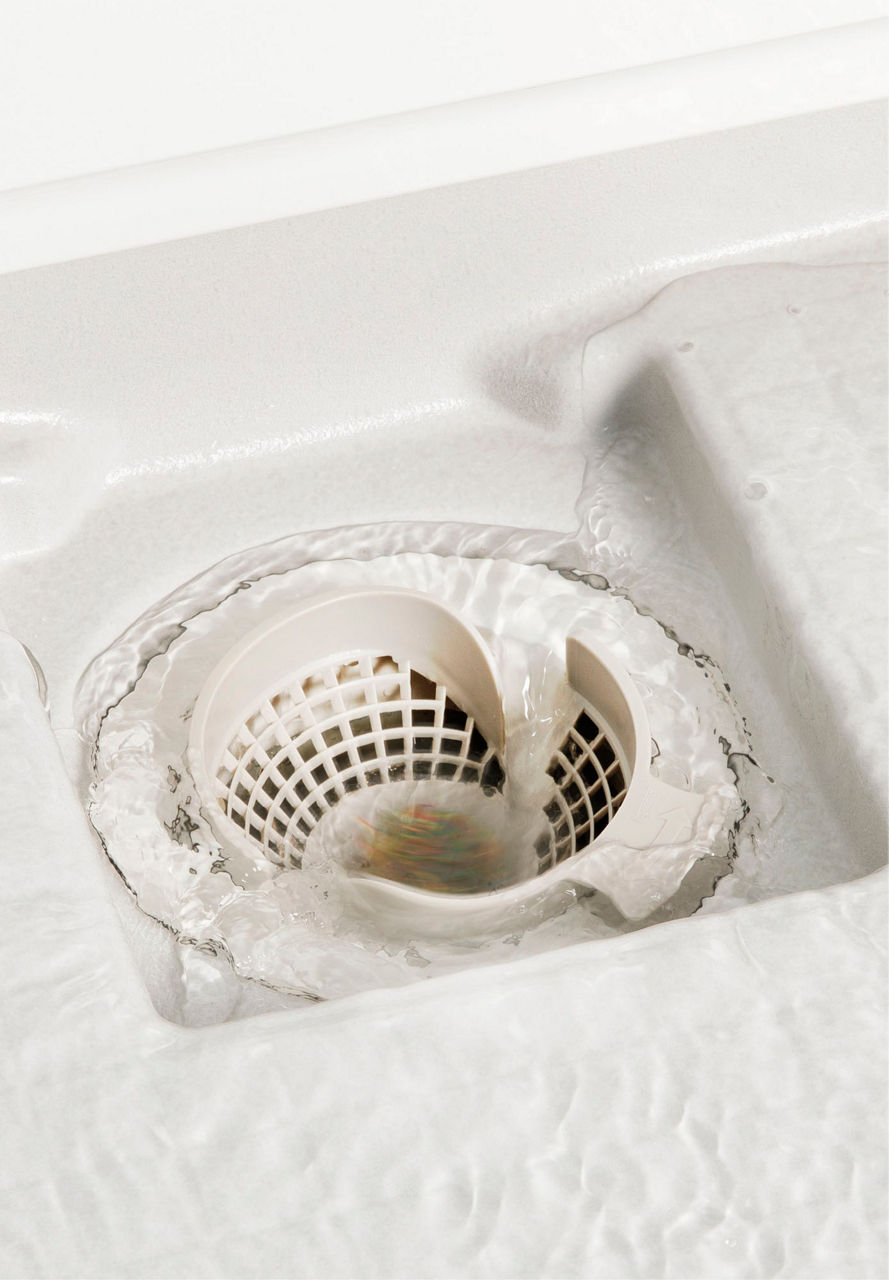 Lifestyle_Bathroom_パッとくるりんポイ排水口_頭や身体を洗うときなどの排水