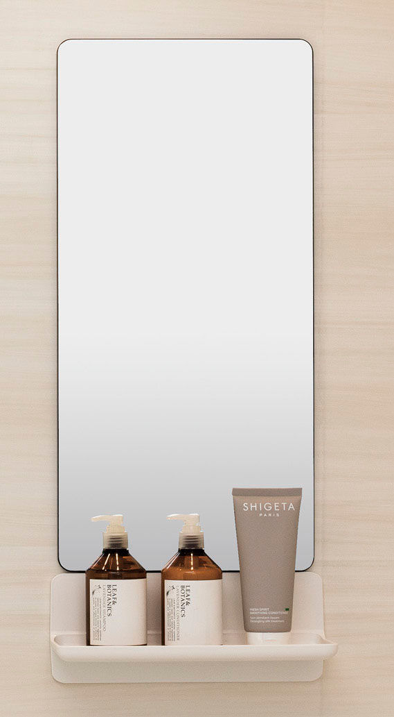Lifestyle_Bathroom_マグネットアイテム_マグネットミラーは、水切れがよく、お手入れカンタン