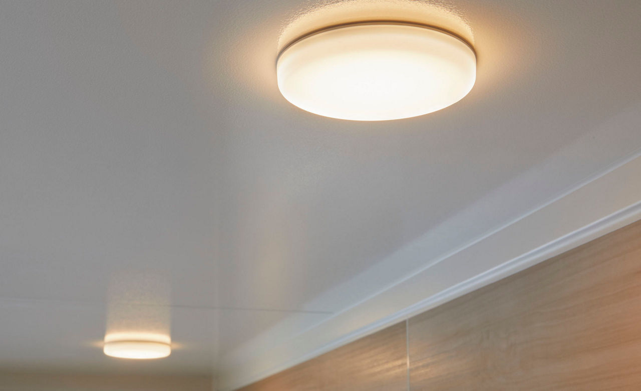 Lifestyle_Bathroom_LED照明_低消費電力で長寿命