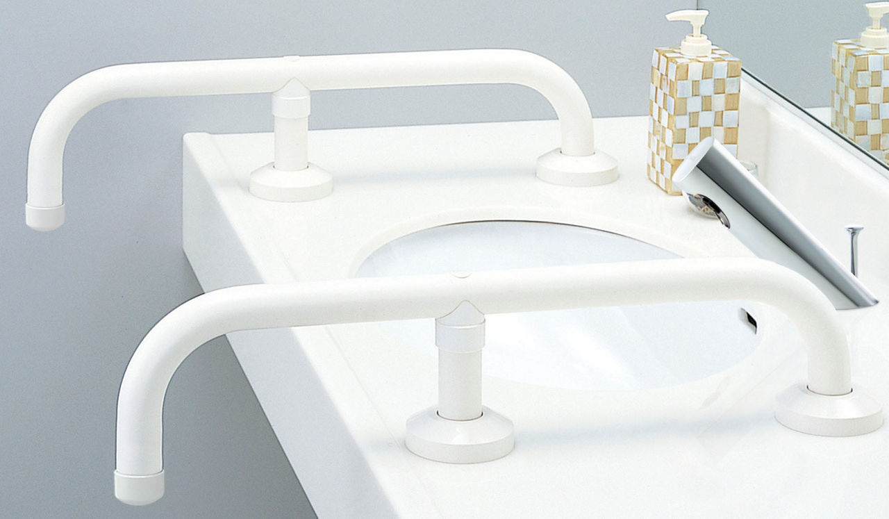 手すり_手洗い時にからだを支えやすいように配慮