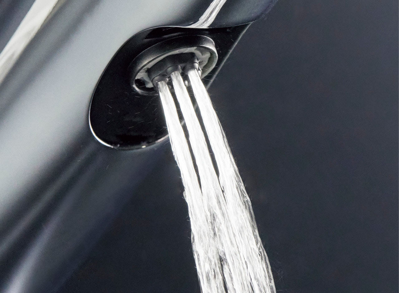 手洗い用_100V(0.9L_min)タイプ_吐水をスプレー状にすることで、流速を確保して手洗性を向上