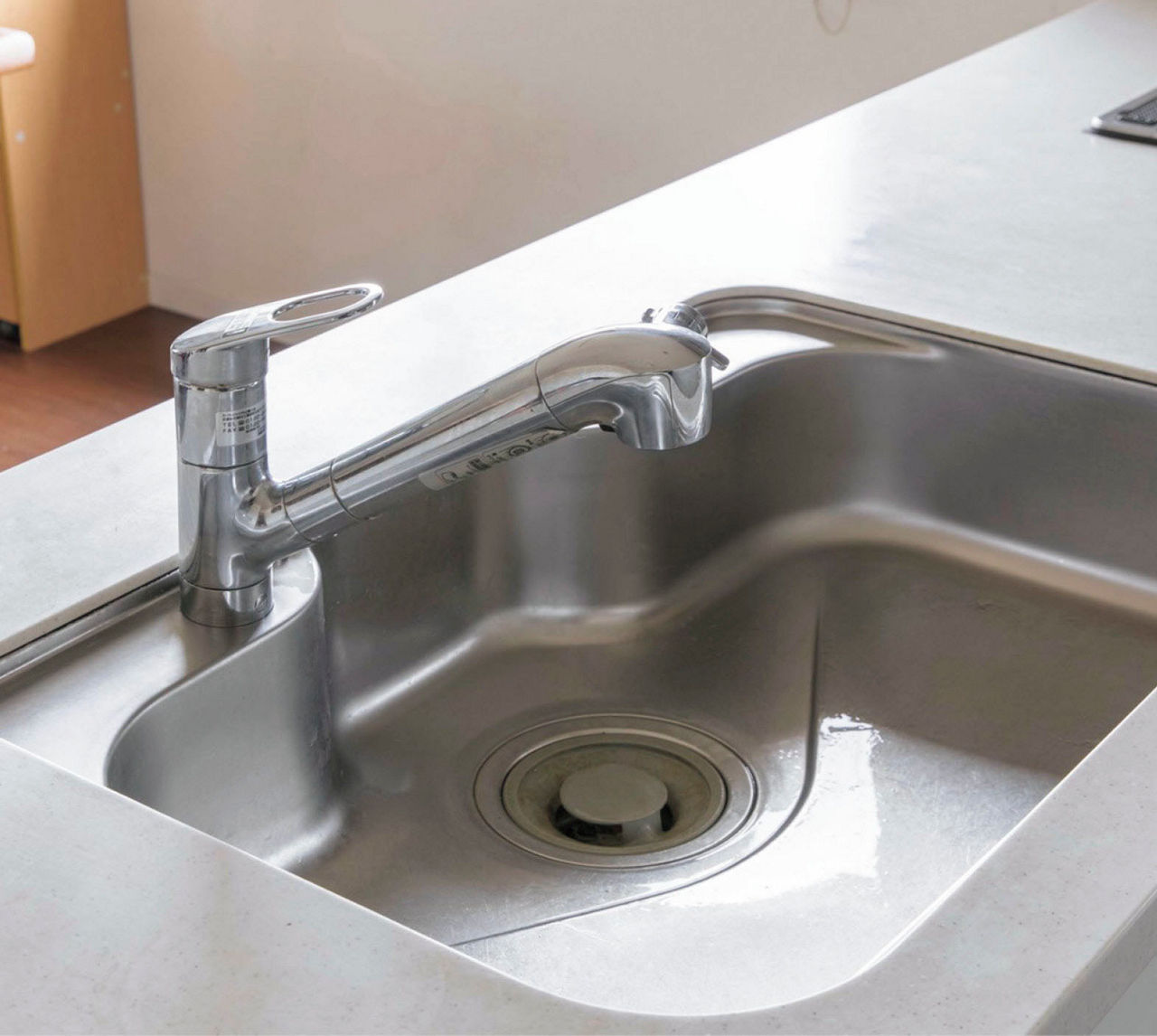 乾電池式ナビッシュ_電源工事不要で簡単に交換_Before