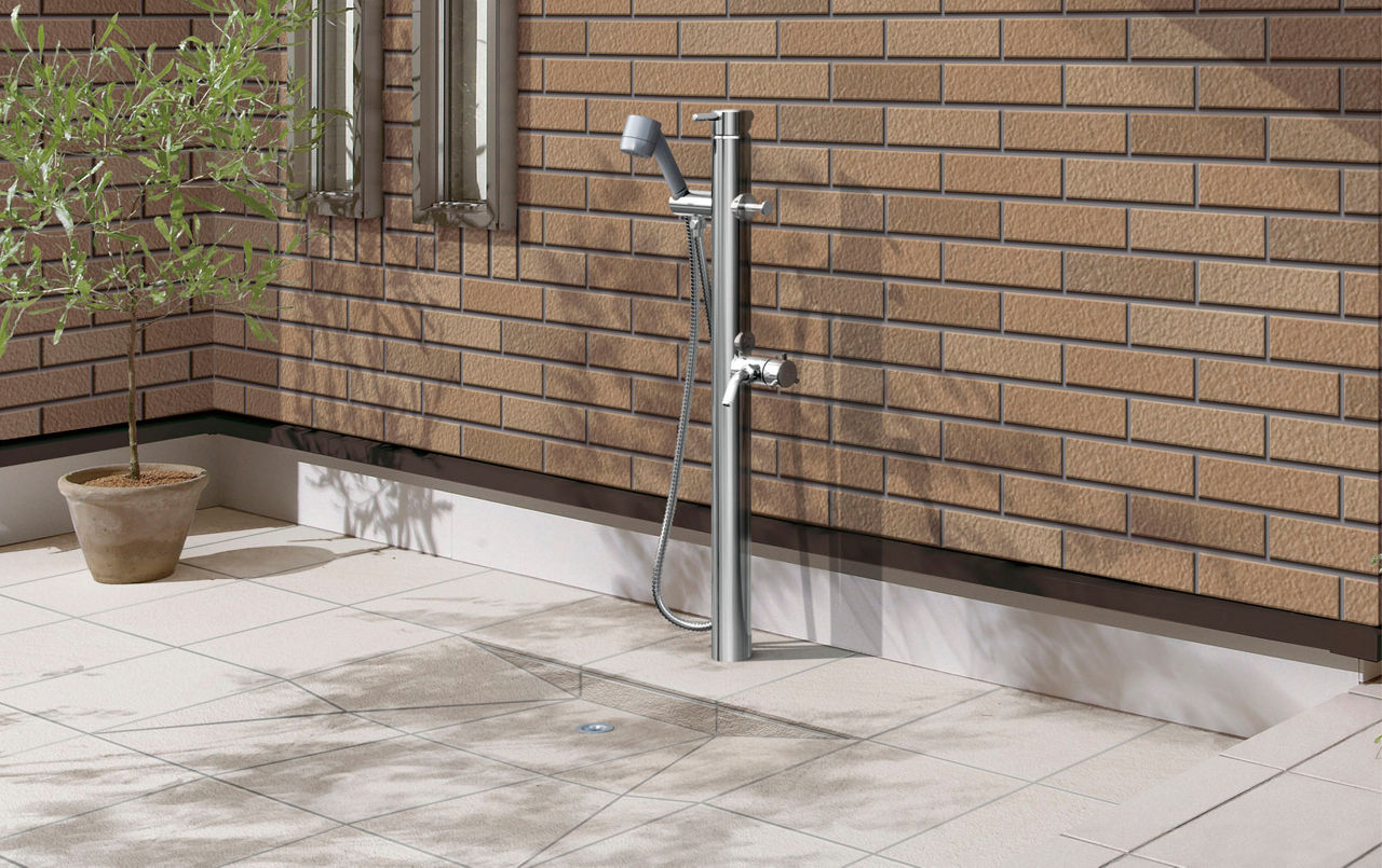 洗い場をタイル仕上げにすることで玄関床とコーディネートも可能