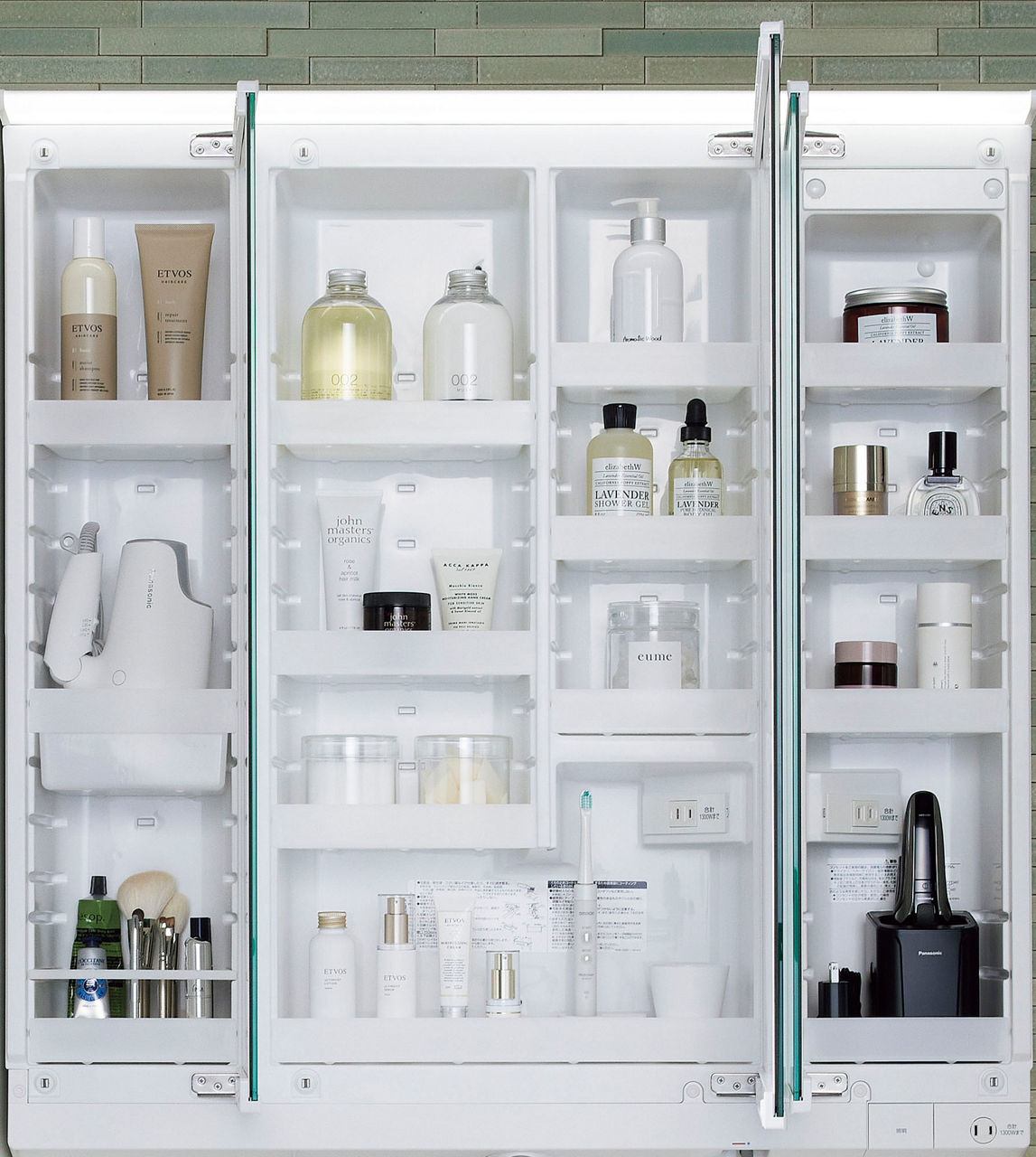 クレヴィ_奥行560タイプ_ミラーキャビネット_家電から小物まで使いやすくしまえる