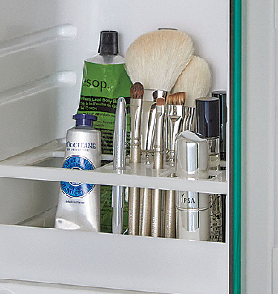 クレヴィ_奥行560タイプ_ミラーキャビネット_仕切りトレイ