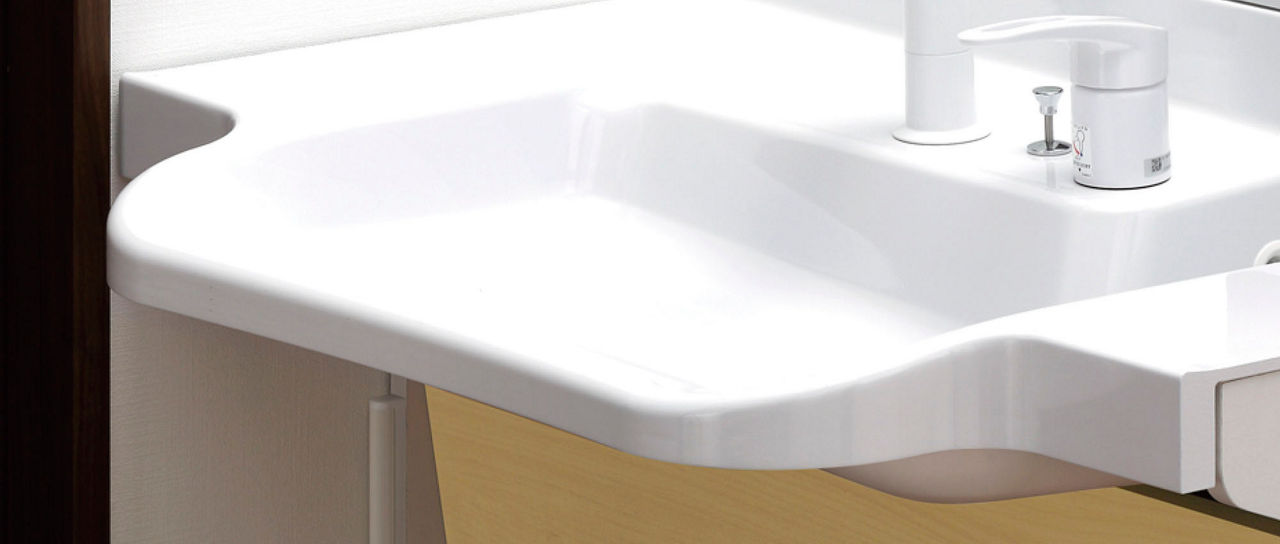 車椅子使用から立位使用まで、使いやすさに配慮