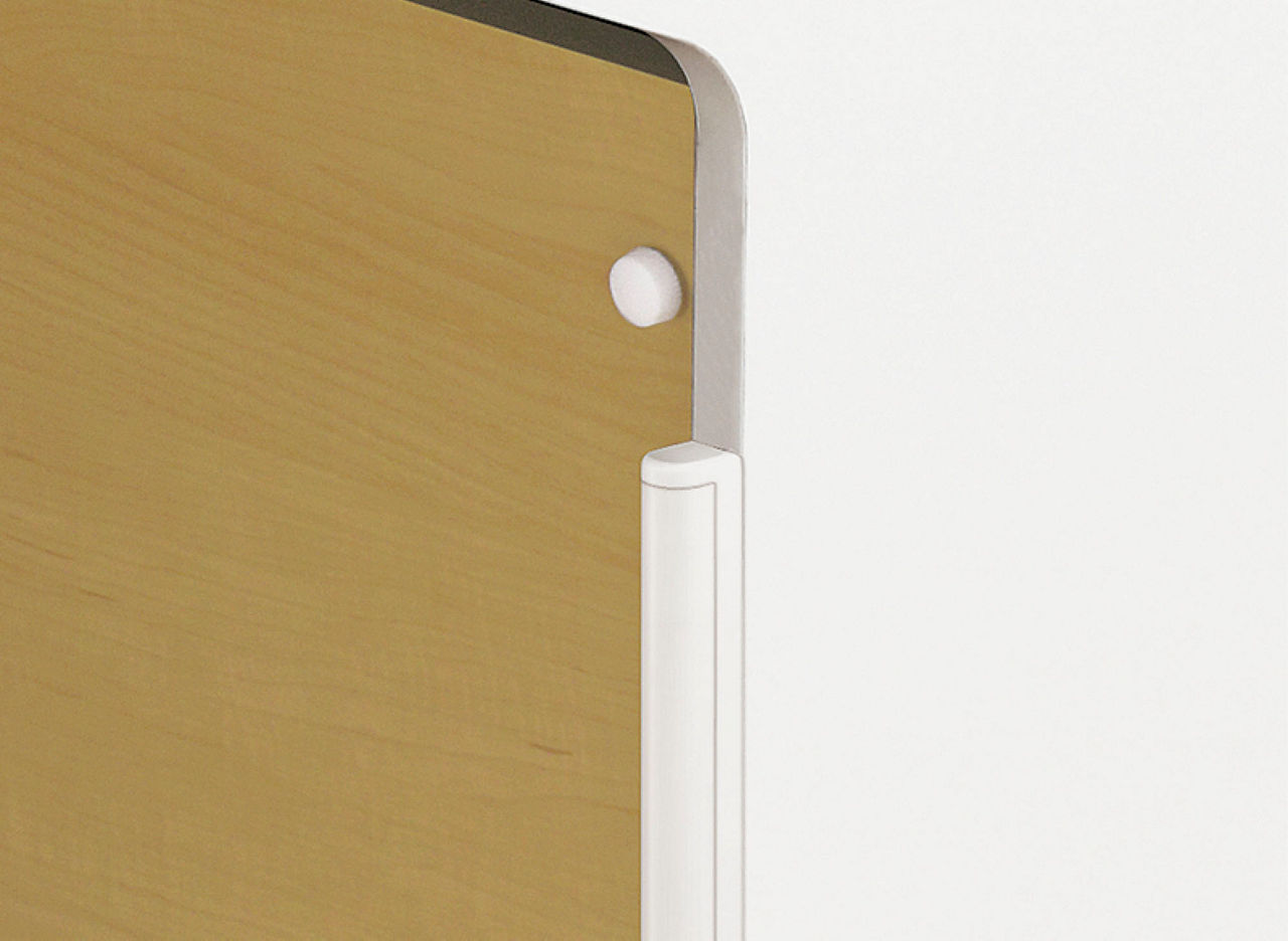 安全に配慮したクッション材付きキャビネット