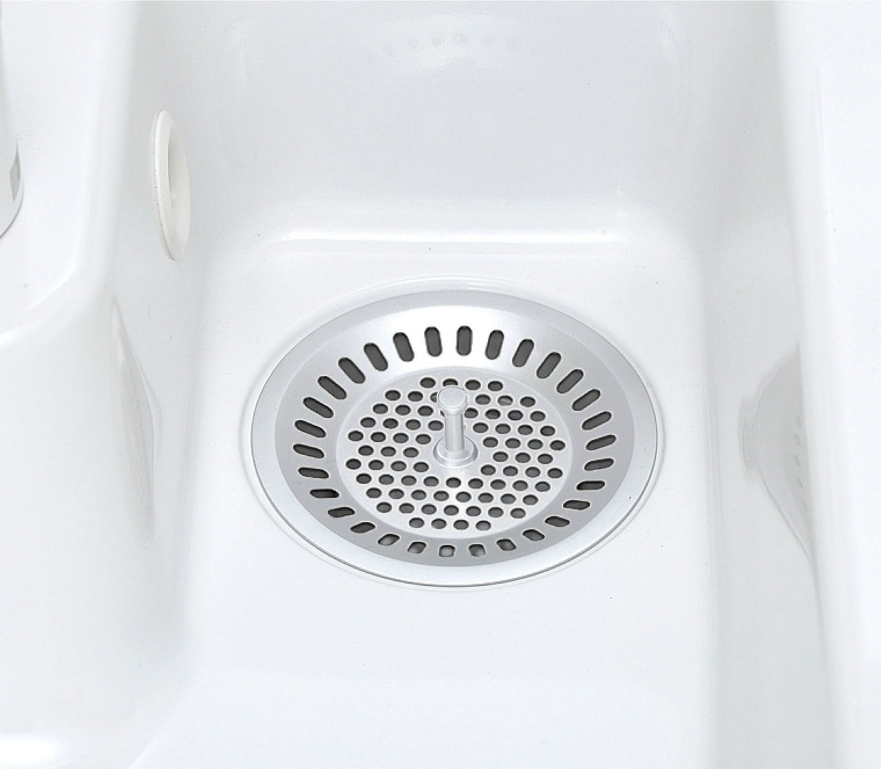 食べかすなどのゴミをキャッチする大型の目皿