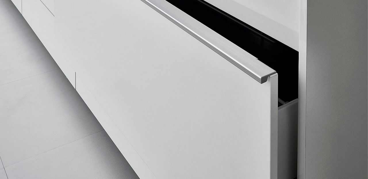 循環型低炭素アルミ｢PremiAL｣フロアキャビネット取手