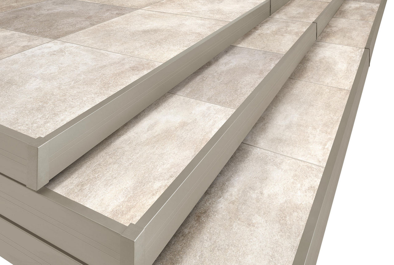 タイルデッキ_オフホワイト（アンデセメント柄）幕板：シャイングレー_本体+ハーフステップ2段