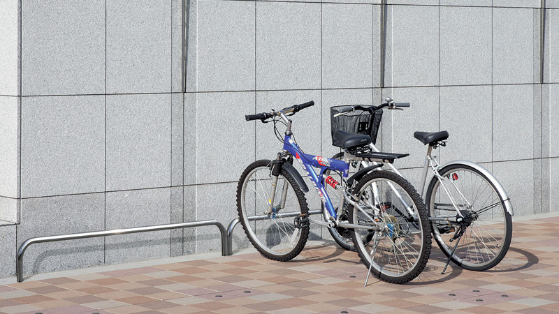 車輪止め､ｻｲｸﾙｽﾄｯﾌﾟA型､H300･20ｻｲｽﾞ2連結_ｽﾃﾝﾚｽ_ｽﾃﾝﾚｽ